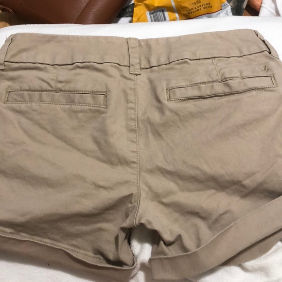 Khaki shorts - Picture 2 of 3